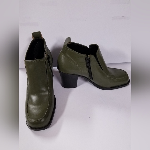 Newport News Easy Style Chunky Booties Army Green Size 5.5 - Picture 2 of 11